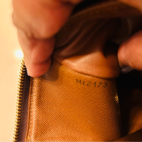 Louis Vuitton Zippy Wallet in Monogram-still for sale - Picture 11 of 17